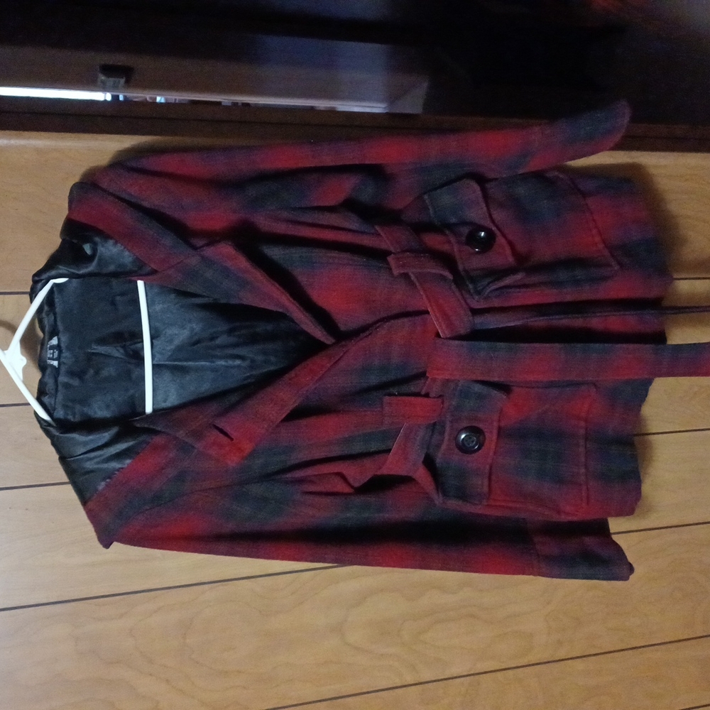 🔆 George Ladies XL 16-18 Red Plaid Button Up With Belt Hood